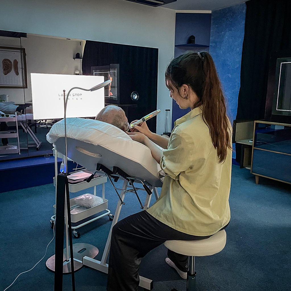 Praticienne Laser Start Center pendant une séance personnalisée